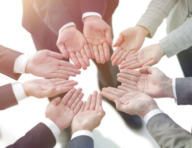 iş takım gösteren açık avuç içi