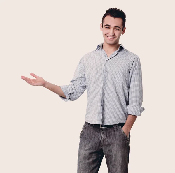 Joven apuntando a la pantalla en blanco — Foto de Stock