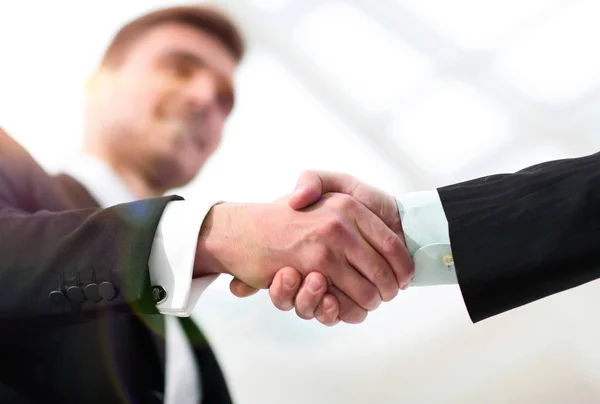 Zbliżenie handshake sprawdzone partnerów biznesowych — Zdjęcie stockowe