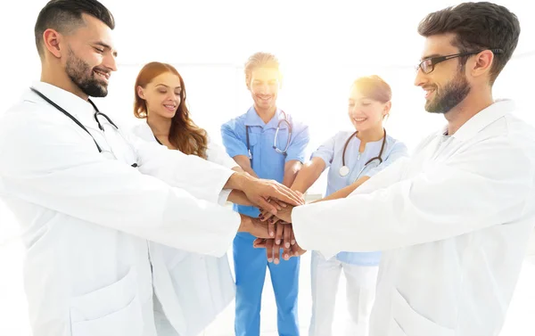Imagem de fundo de um grupo bem sucedido de médicos em um bac branco — Fotografia de Stock