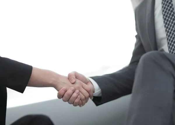 Obchodní handshake, blahopřání nebo koncept partnerství. — Stock fotografie