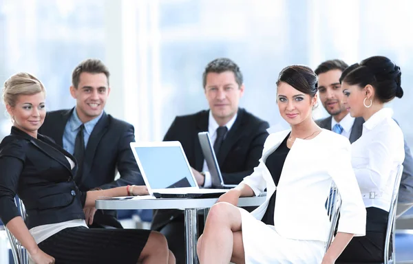 Successful business people working on laptop,sitting at the table cafe — Stock Photo, Image