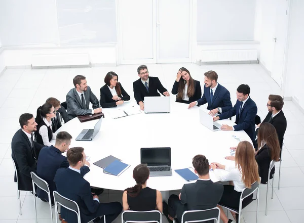 Socios de negocios en la sala de conferencias . — Foto de Stock