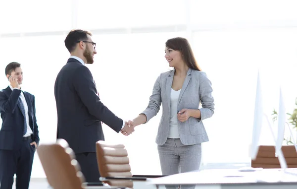 Welcome handshake Manager and the client — Stock Photo, Image