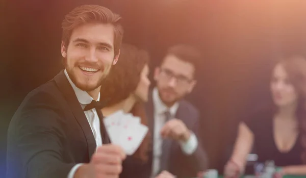 Jogador para o casino com uma combinação de quatro ases . — Fotografia de Stock