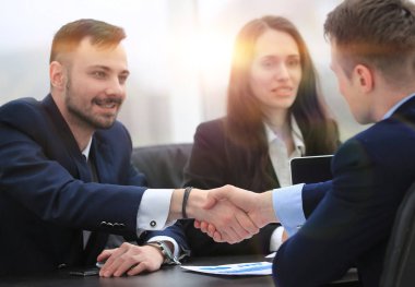 Tokalaşma finansal ortakları masada oturuyor.