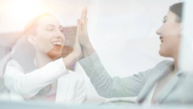 camın arkasında. kazanan iş takım