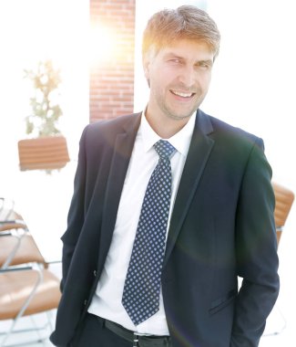 işadamı bir boş konferans salonu bir arka plan üzerinde