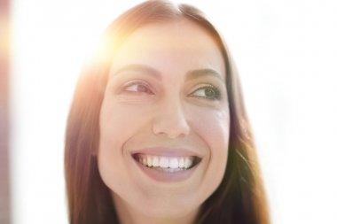 güzel, başarılı bir kadın portresi