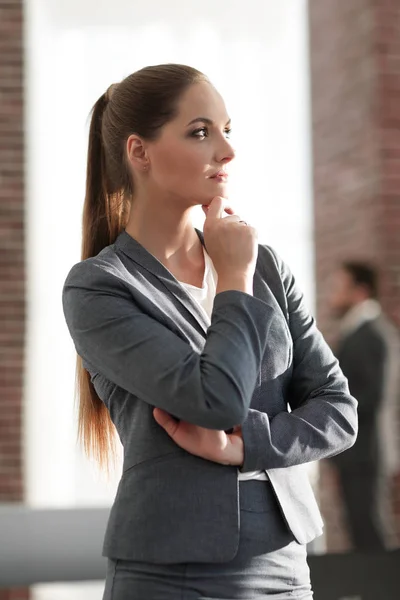 Porträt einer Mitarbeiterin des Unternehmens — Stockfoto