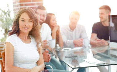 Yaratıcı iş takım tartışıyor