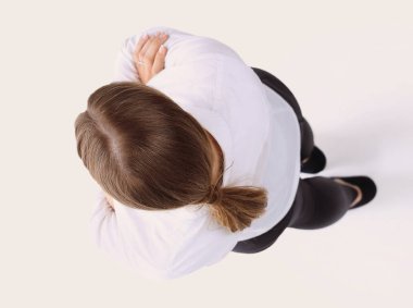 top.in tam büyüme görüntüleyin. Kendine güvenen genç iş kadını.