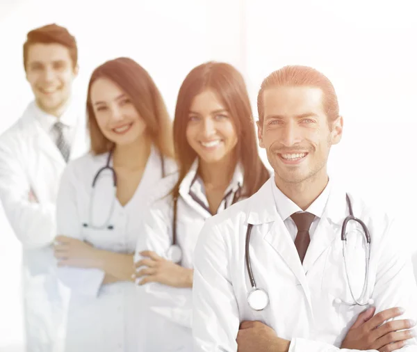 Equipo de médicos y enfermeras como colegas en el hospital — Foto de Stock