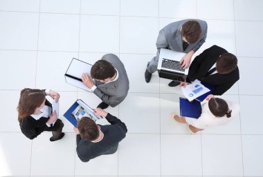 Lobide duran finansal belgeler ile iş takım