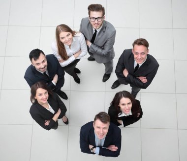 Yukarıdan bak. Genç ve gelecek vaat eden iş adamları