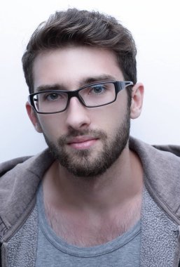 Beyaz arka plan üzerinde başarı adam