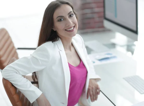 Succesvolle vrouw lachende bedrijfsklant — Stockfoto