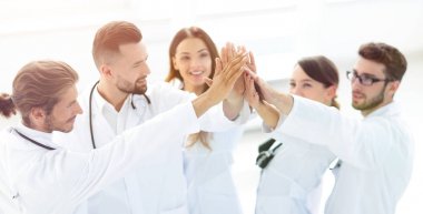 Birbirimizi bir beşlik veren doktor grup.