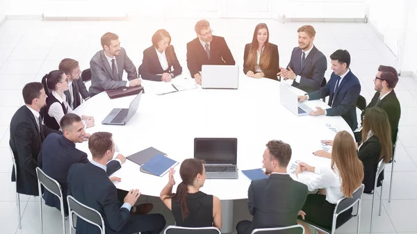 Reunião de parceiros de negócios na sala de conferências . — Fotografia de Stock