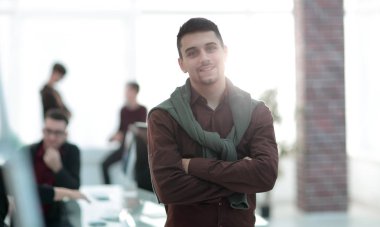 office arka plan üzerinde yaratıcı iş adamı