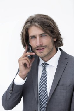 genç adam beyaz zemin üzerinde bir telefon dinleme