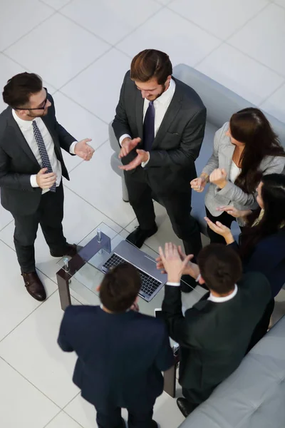 Equipo de negocios de alta cintura en la oficina — Foto de Stock