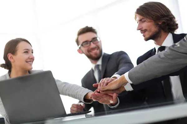 Empresarios exitosos trabajando en equipo — Foto de Stock