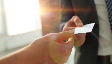 Kartvizit alışverişi iki uymak yakın çekim