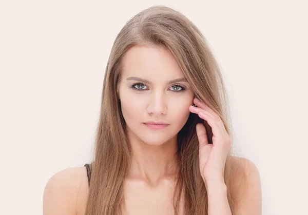 Vacker modern ung kvinna modell. — Stockfoto