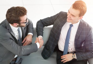 yakın çekim. el sıkışma Mali ortaklar