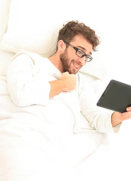 Imagem de fundo. homem moderno com tablet digital — Fotografia de Stock