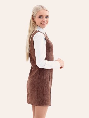 yan görünümü. Modern genç iş kadını