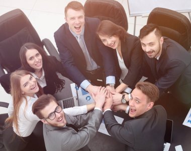 iş takım birlikte masada sıktı elleri ile