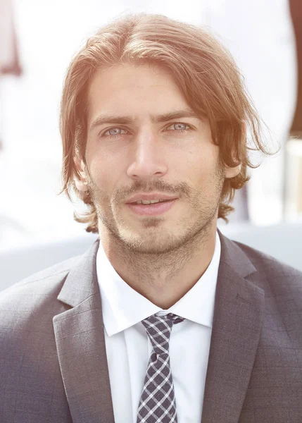 genç işadamı mutlu ifade