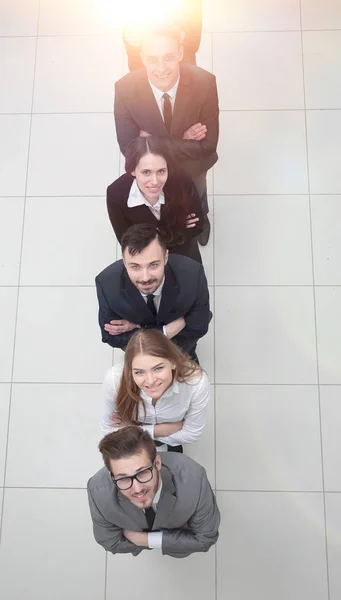 흰색 배경에 열에 비즈니스 팀 서 — 스톡 사진