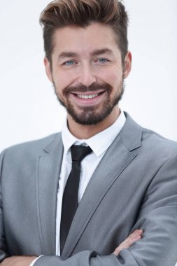 empresario alegre mirando a cámara con sonrisa