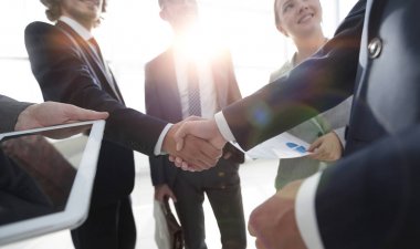 karşılıklı iş ortakları çalışanları göz