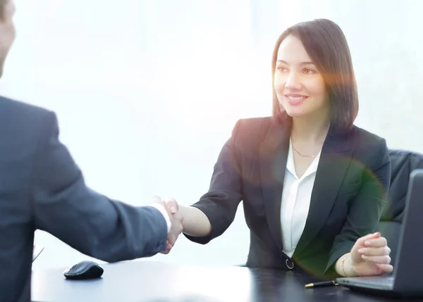 Negociação de negócios, Imagem mulher de negócios handshake — Fotografia de Stock