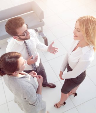 ofiste savunarak top.business ekibinden görüntülemek.