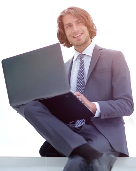 Bir dizüstü bilgisayarda çalışma closeup.successful iş adamı — Stok fotoğraf