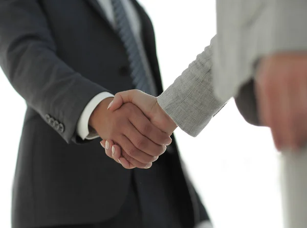 Pessoas de negócios apertando as mãos isolado no fundo branco — Fotografia de Stock