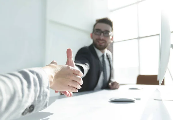 オフィスでの closeup.handshake ビジネス人々 — ストック写真