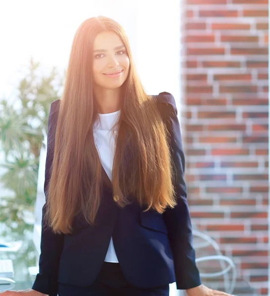 Retrato de uma jovem mulher de negócios. — Fotografia de Stock