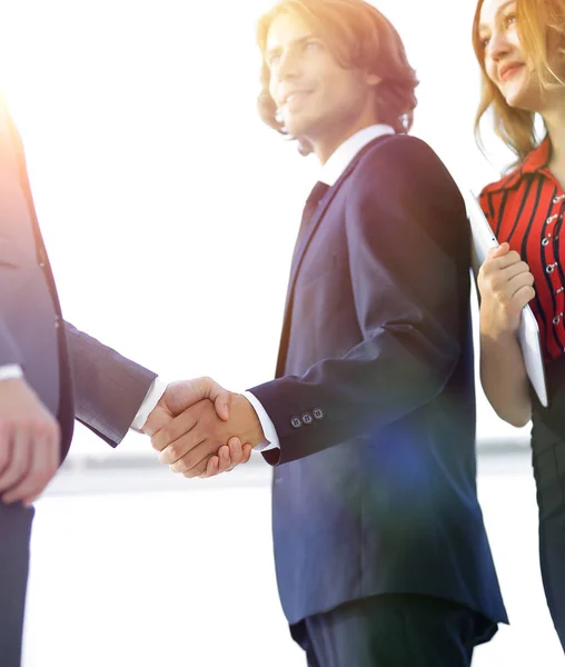 Young businessman shaking hands after agree to collaborate. — Stock Photo, Image