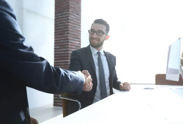 Business-handskakningen. Foto med kopia utrymme. — Stockfoto