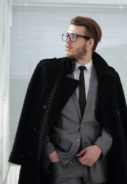 siyah ceket ciddi işadamı portresi