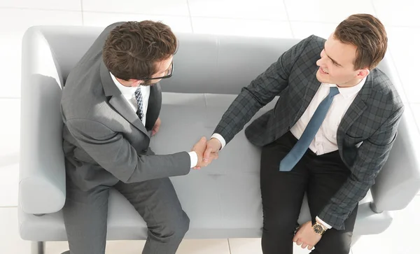 Närbild. Handshake finansiella partner — Stockfoto