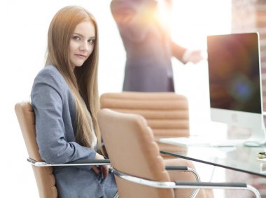 kadın Sekreter modern bir ofis