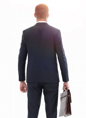 Geri bakış. Çantası olan kendine güvenen bir iş adamı.