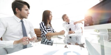 Satış istatistikleri tartışırken iş takım